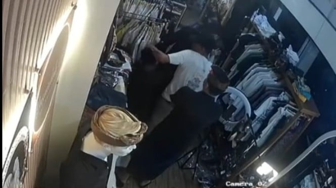 Potongan video penganiayan oleh oknum kaling