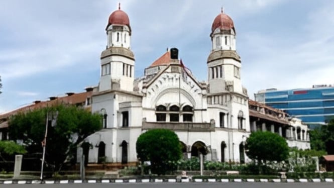 Bangunan bersejarah lawang sewu yang terkenal mistisnya