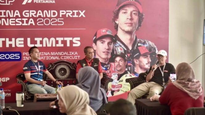 Diskominfotik NTB, Yusron Hadi saat konferensi pers