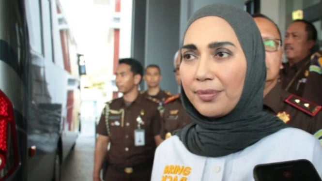 Wakil Ketua Komisi lll DPR RI Sari Yulianti  di Kantor Kejati NTB.