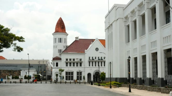 bangunan putih yang menyimpan sejarah