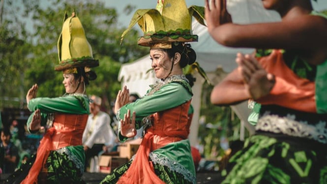 Perayaan adat Maulid Bayan di Lombok Utara.