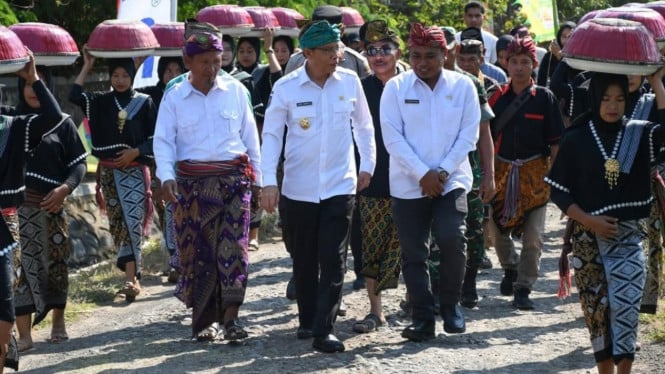 Gawe Adat Otak Reban ke-180 di Sambelia