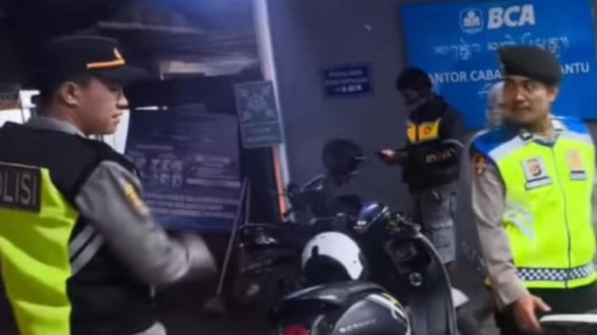 Polsek Denpasar Selatan melakukan patroli malam.