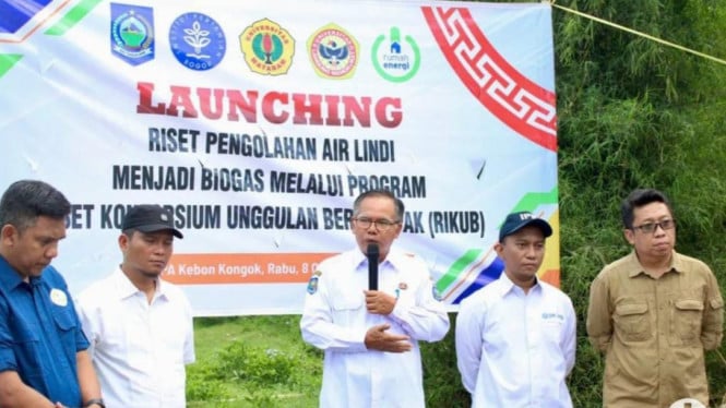 Kepala Brida NTB, sedang memberi arahan terkait Air Lindi.