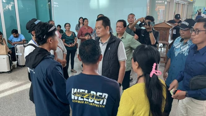 Bupati Jembrana Antar Langsung Keberangakatan PMI Hingga Bandara