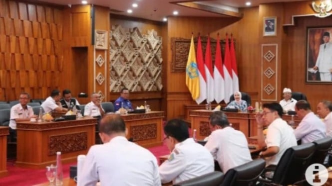 Jajaran Pemprov Bali rapat bersama dengan Jajaran BMKG RI di Denpasar.