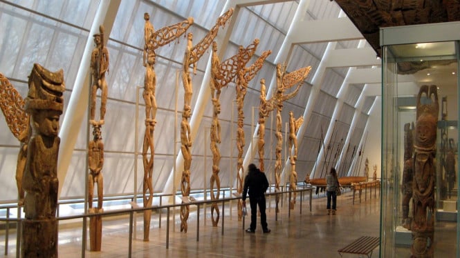 Ukiran Asmat di Museum di New York