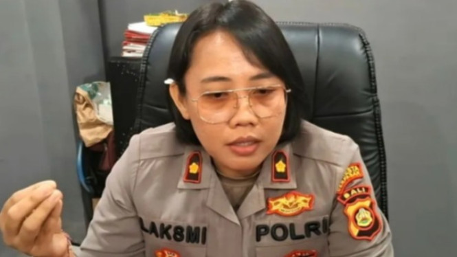 Kapolsek Denpasar Barat memberikan keterangan kepada wartawan.