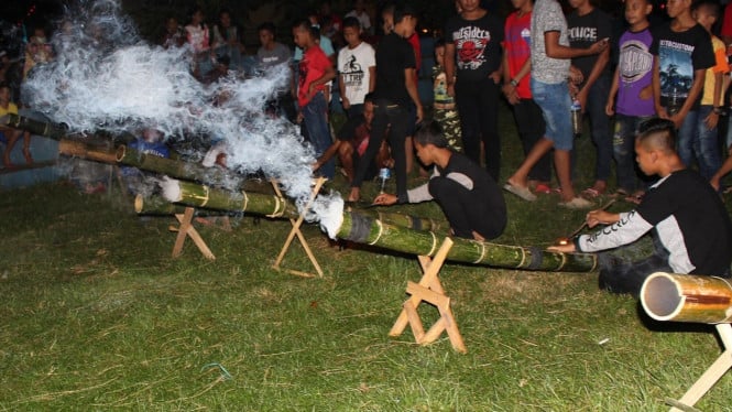 Bahagia anak dengan meriam bambu hingga Dam