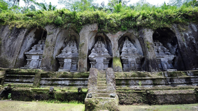 Gunung kawi dan mitos pengabul niat