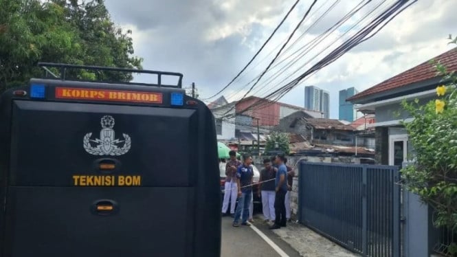 Tim penjinak bom Korps Brimob diturunkan ke SMA 72