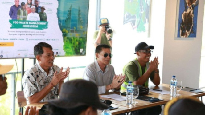 Bupati Satria mengajak masyarakat peduli kebersihan lingkungan.