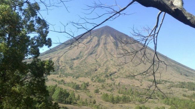 Petualangan di Inerie, Pesona Gunung Kerucut di Nusa Tenggara Timur