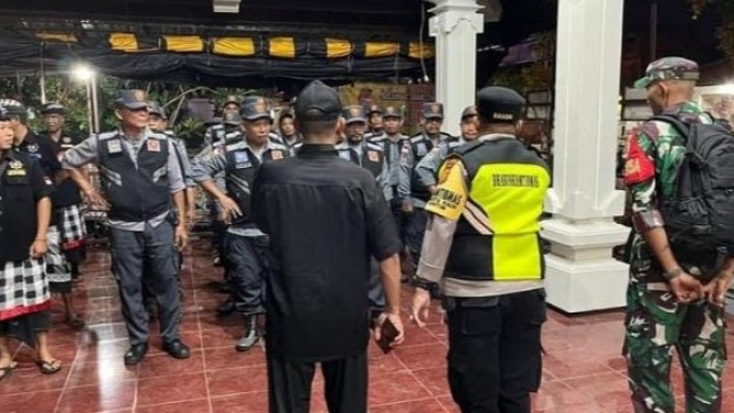Polisi dan TNI kawal pendataan penduduk