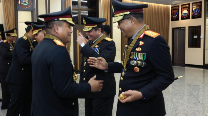 Irjen Pol Hadi Gunawan Terima Penghargaan