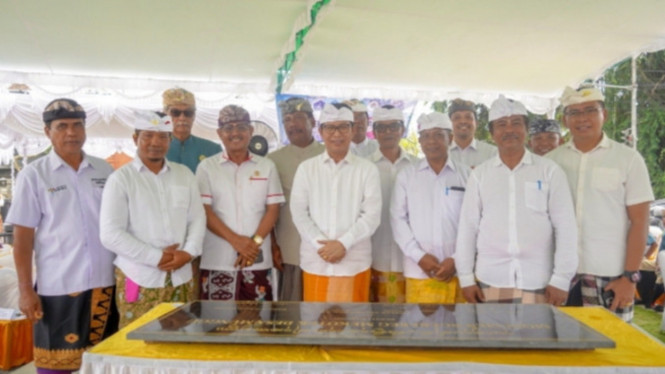 Bupati Badung meresmikan Taman Mekotek Desa Wisata Minggu.