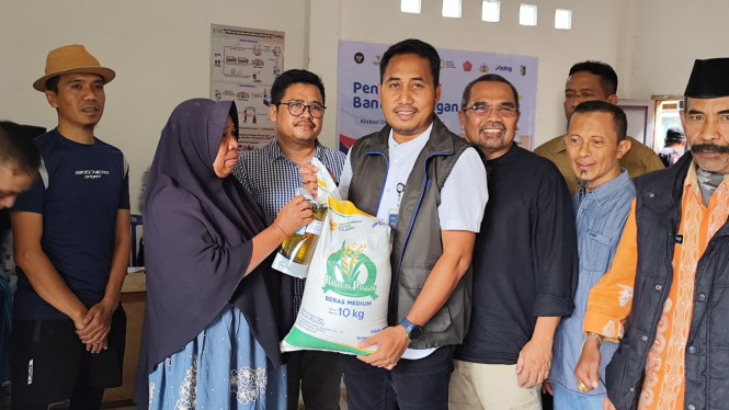 Saat Pinca Bulog Lotim Menyerahkan Bantuan Bapang