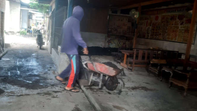 Sedimen sungai DI Bajulmati ditaruh di warung kopi
