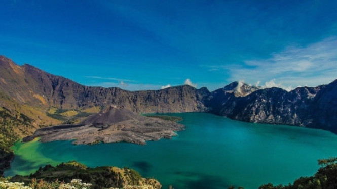 Danau-danau di atas gunung Indonesia