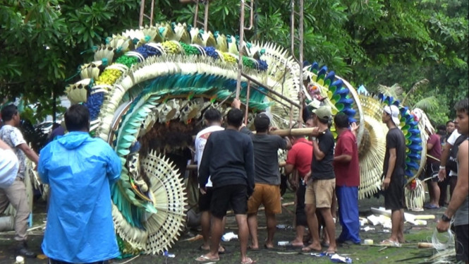 Lomba membuat penjor
