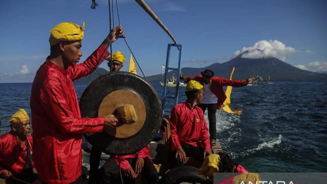 Pelaksanaan prosesi Sigofi Ngolo 2024 Khusyuk di Teluk Jailolo