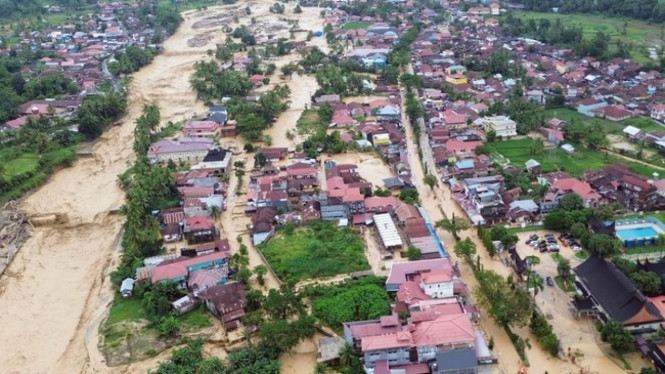 Banjir bandang di Padang menelan kerugian fantastis