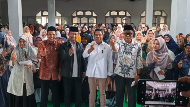 BAZNAS Lotim menyalurkan insentif perdana