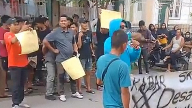 Pemuda Desa Kabar protes terkait dugaan penyimpangan bantuan UMKM