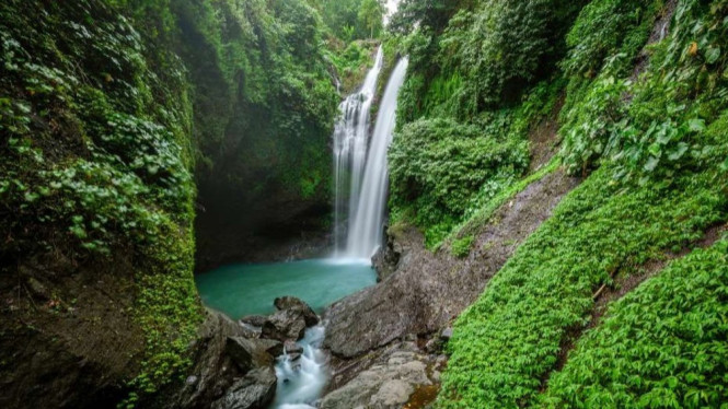 Pesona Tersembuyi Air Terjun Aling-Aling