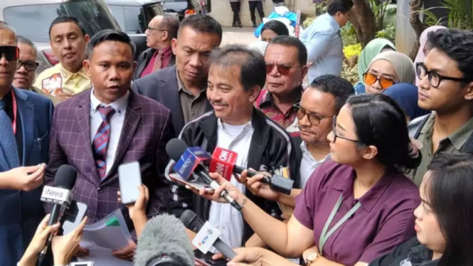 Roy suryo cs tetap tersangka kasus ijazah jokowi
