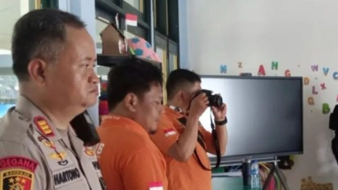 Anggota Gegana Brimob Polri dan Polres Depok