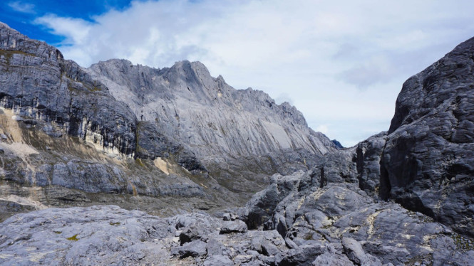 Carstensz Pyramid, Papua