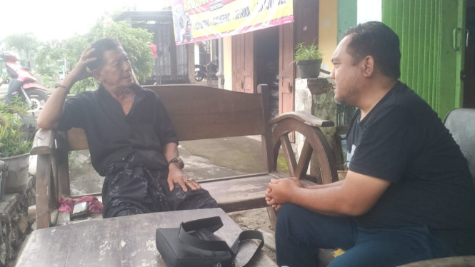 Subairi (kiri) pemilik molen yang digunakan dalam program KDMP