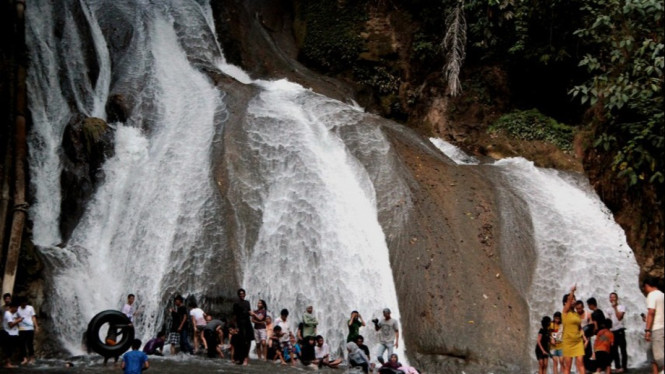 Menapaki Keindahan Alam di Air Terjun Bantimurung Maros