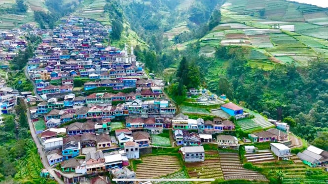 Bertandang ke Nepal Van Java