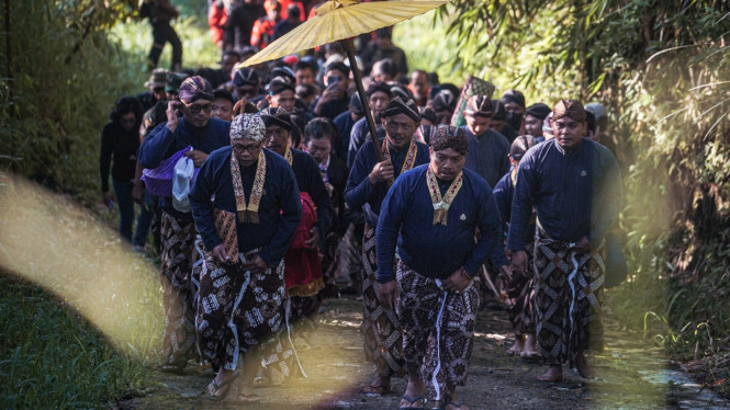 Iring-iringan Abdi Dalem Keraton Yogyakarta