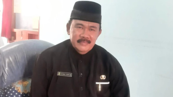 Kepala Desa Bajulmati, Achmad Thoha