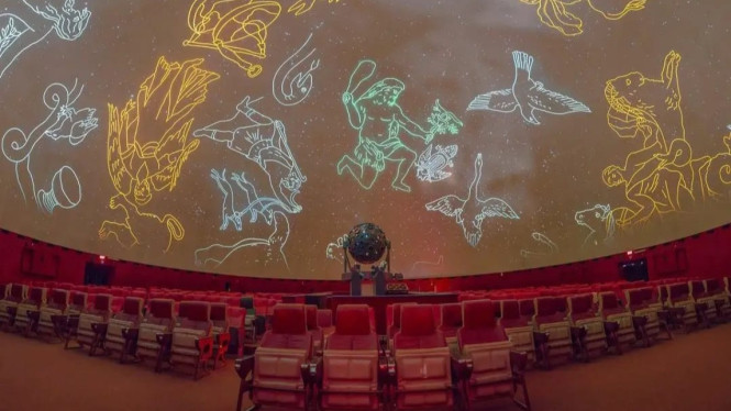 Belajar Benda Langit di Planetarium