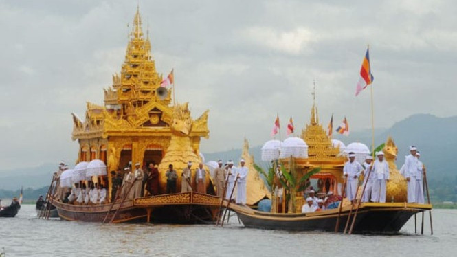 Festival Pagoda Phaung Daw Oo Myanmar