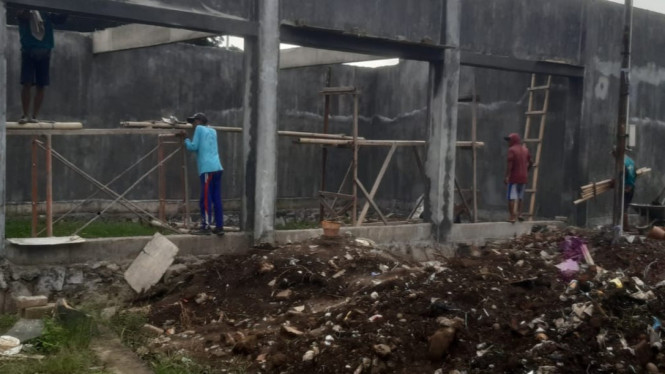 Pekerja minim dan Tanah uruk dipenuhi sampah di KDMP Bajulmati