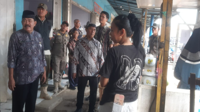Sosialisasi rencana penertiban PKL liar di Pasar Desa Bajulmati
