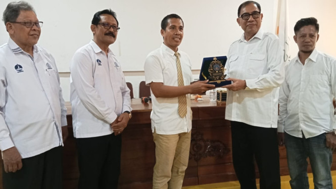 Direktur Pascasarjana Undiksa sambangi Unswa Bima. Foto: