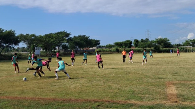 Seleksi pemain Persewangi zona utara di lapangan Bima Saksi Desa Sidodadi