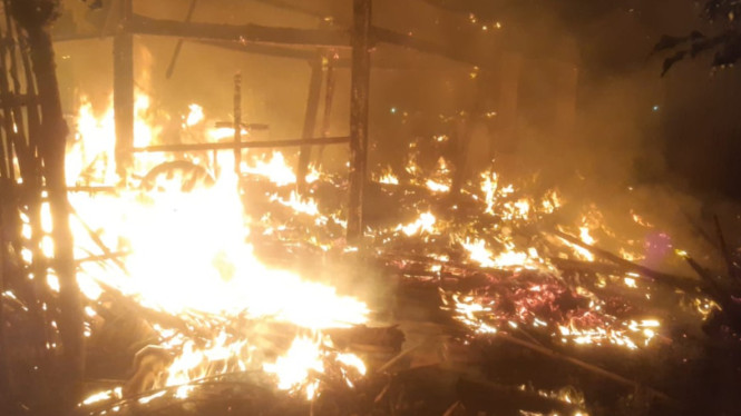 Kebakaran hebat di rumah warga Desa Sidodadi, Wongsorejo, Banyuwangi, Jawa Timur