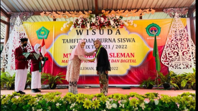 Adat Jawa Yogyakarta dalam Wisuda MTsN