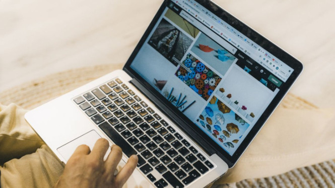 Ilustrasi Laptop