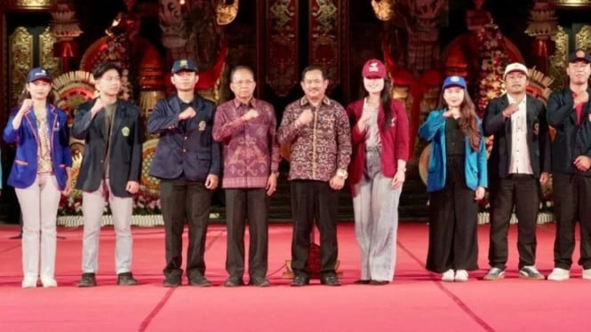 Peluncuran Program Pengabdian Masyarakat Desa Kerthi Bali Sejahtera oleh Wayan Koster