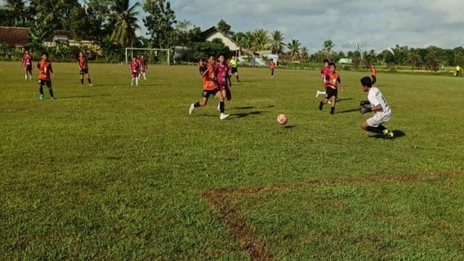 Dastant, goal keeper Diponegoro United (DU) U13 di Piala Soeratin 2026 Banyuwangi