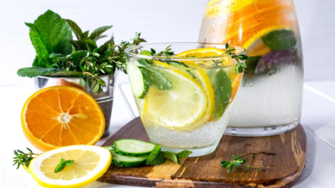 Air Putih Terasa Membosankan? Coba Infused Water, Ini Manfaatnya